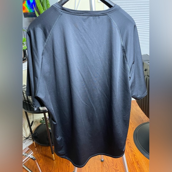 Beautiful Nike Pro T-Shirt - Picture 3 of 4